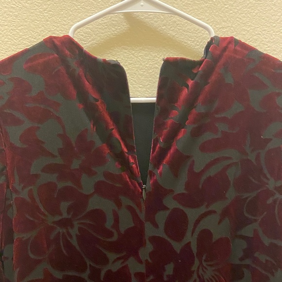 Taylor Burgundy Floral Velvet dress - Picture 6 of 6